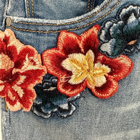Driftwood Colette High Rise Fray Hem Jean Straight Crop Floral Applique  Size 25 - Picture 9 of 13